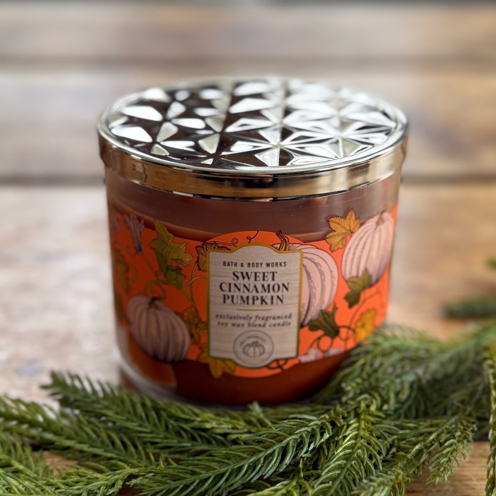 Bath & Body Works Sweet Cinnamon Pumpkin Candle - NWT